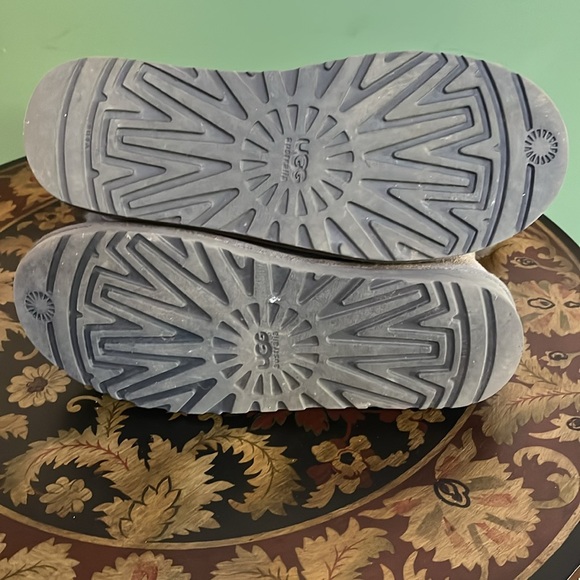 UGG Australia Bailey Button Gray Sheepskin  Winter Boots size 10 - Picture 11 of 13